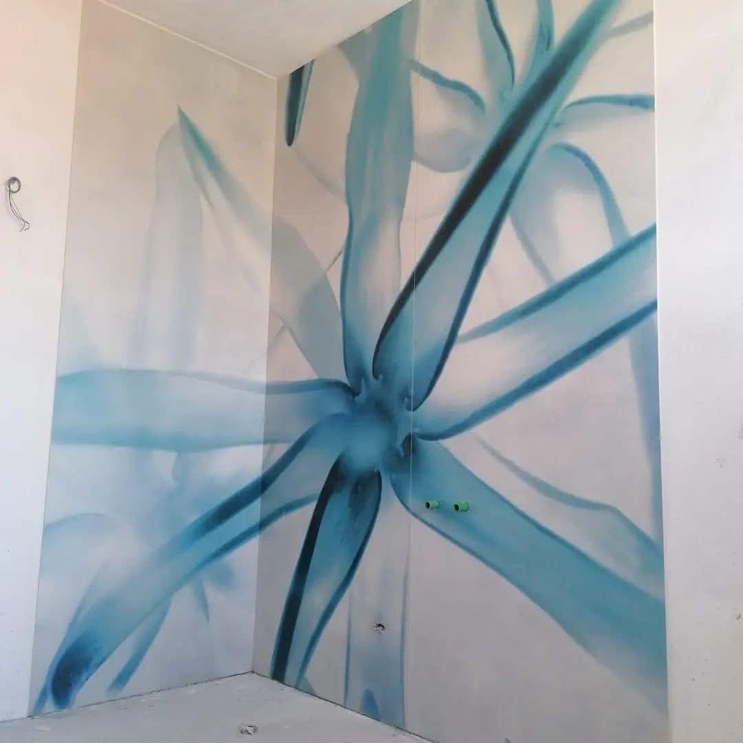 Botanische Art-Fliesenwand im Duschbereich